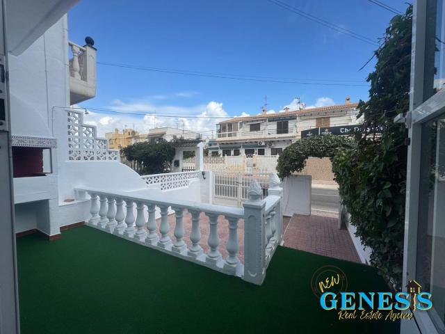 Casa en venta en Torrevieja, Zona los Frutales. Exclusiva Vivienda Reformada, a 200m de las Calas de Torrevieja Oportunidad Única. Casas.