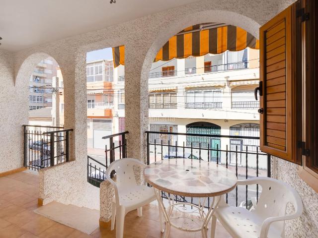 Casa en venta en Torrevieja, Zona Playa de los Locos. Bungalow de 3 dormitorios con piscina comunitaria en la playa de Los Locos. Casas.