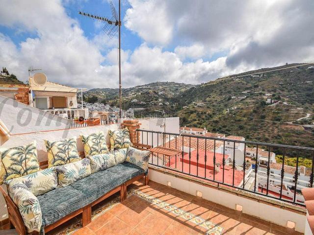 Casa en venta en Torrox, Torrox Pueblo. Acogedora casa de pueblo en Torrox con preciosas vistas. Casas.