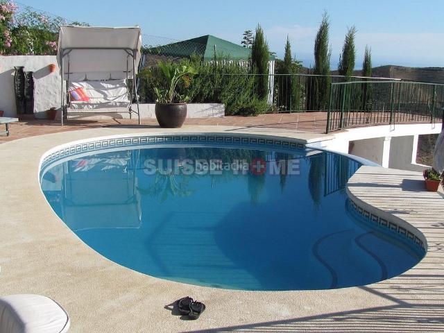 Casa en venta en Torrox, Torrox Pueblo. Impresionantes villas campestres, vistas espectaculares al mar. Casas.