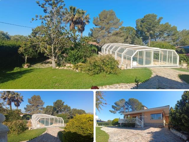Casa en venta en Tortosa, Urbanitzacions Costa Dorada. Tortosa, urb Mig cami, chalet, Piscina climatizada, garaje. Casas.