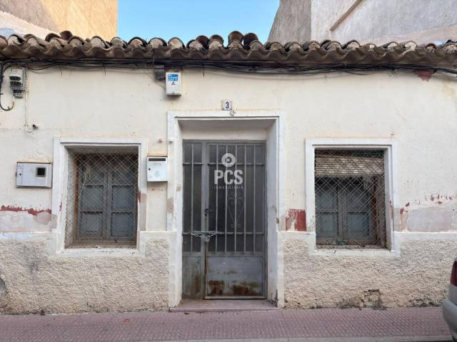 Casa en venta en Totana, ideal para reformar y personalizar