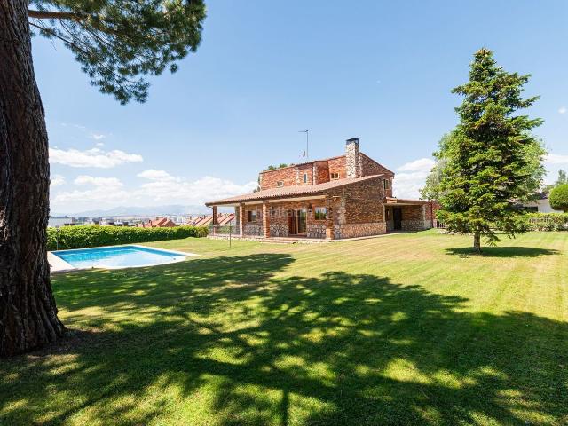 Casa en venta en Tres Cantos, Soto de Viñuelas. Casas Tres.