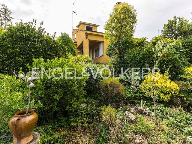 Casa en venta en Tres Cantos, Soto de Viñuelas. Espectacular villa independiente en Soto de Viñuelas Un oasis de privacidad y elegancia atemporal. Casas Tres.