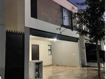 Casa con 5 recámaras en Triana
