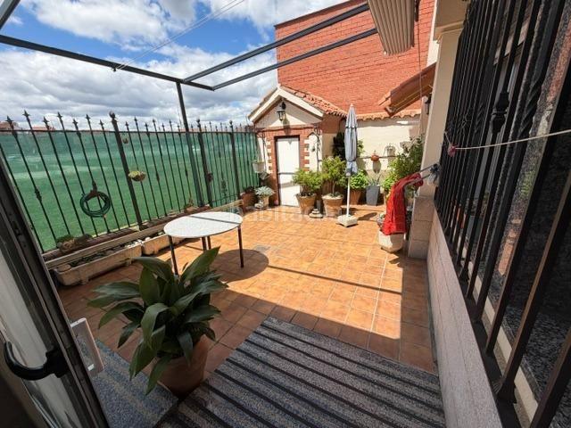 Casa en venta en Trobajo del camino. CASA INDEPENDENTE CON TERRAZA Y PATIO ZONA COMISARIA SAN ANDRES. Casas Trobajo del.