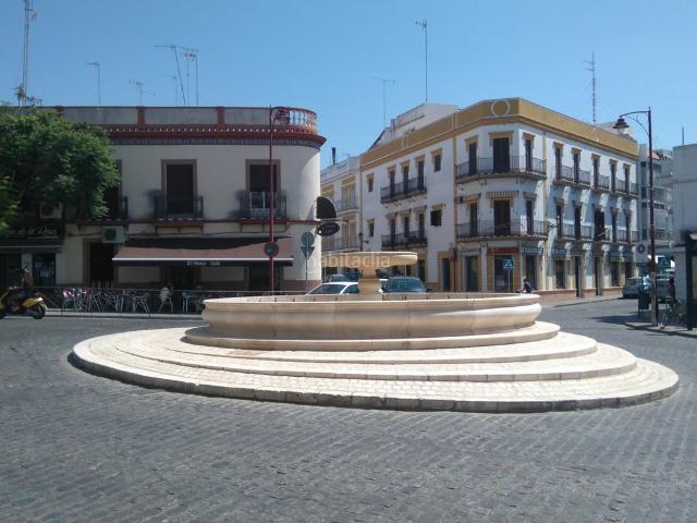 Casa en venta en Utrera, Centro. Casa de 5 dormitorios y patio grande en el centro. Casas.