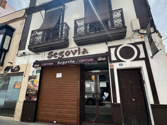 Casa en venta en Utrera, Centro. VIVIENDA NEGOCIO. Casas.