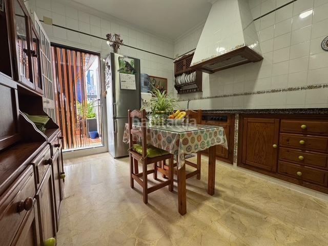 Casa en venta en Utrera, Estación La Fontanilla El Tinte. Propiedad Estratégica con Alta Rentabilidad Vivienda, 15 plazas de garaje y 4 trasteros en el centro de Utrera. Casas.