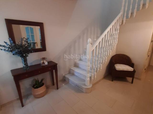 Casa en venta en Úbeda. CASA UNIFAMILIAR CON PISCINA Y COCHERA, ZONA CARREFOUR. Casas.