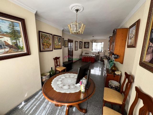 Casa en venta en Ubrique. VENTA CASA CON GARAJE Y PATIO. Casas.