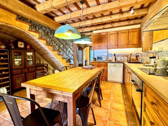 Casa en venta en Ullastret. Casa de pueblo con encanto, piscina privada en Ullastret Poblado Ibérico Emporda. Casas.
