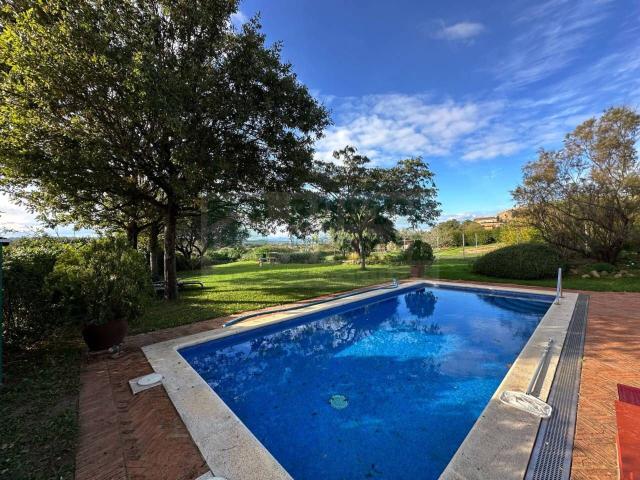 Casa en venta en Ultramort. En venta finca exclusiva con jardín, piscina y vistas panorámicas en Ultramort, Baix Empordà. Casas.