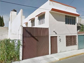 Casa en venta en Unidad Satélite Magisterial, Puebla