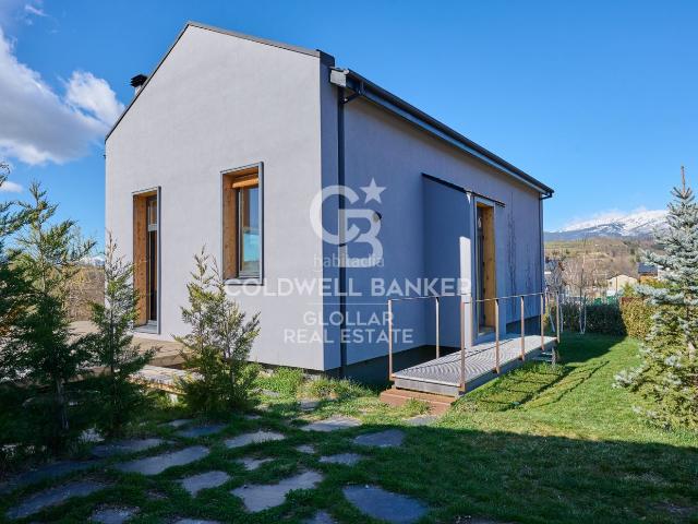 Casa en venta en Ur Pirineos. Lujo, eficiencia y vistas panorámicas en Ur. Casas.