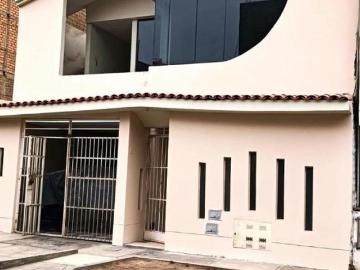 Casa En Venta En Urb. Primavera Comas