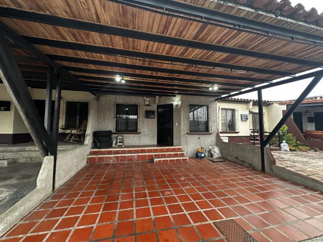 Casa en Venta en Urb. Roca Terra. Av. Intercomunal AGA 10125416