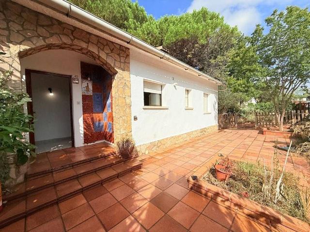 Casa en venta en urbanización Ordenac Riells, Riells i Viabrea, de 100 m² 5 habitaciones por 260.000