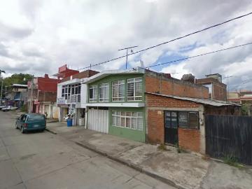 Casa en Venta en Uruapan, Zona La Tamacua con Ubicación Estrategica