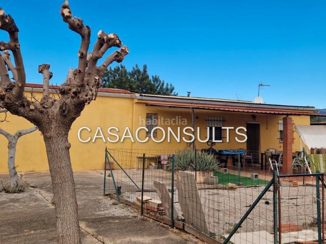 Casa en venta en Useres les. MASÍA CON TERRENO Y PISCINA. Casas Useres.