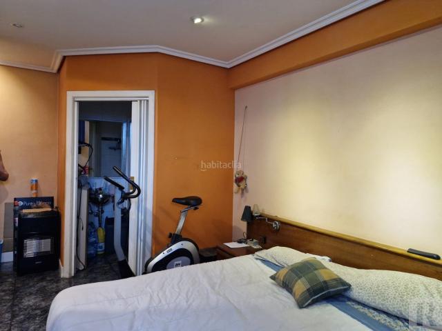 Casa en venta en Usurbil. Amplio chalet de tres plantas en Usurbil, a tan solo 200 metros del centro comercial URBIL. con terraza para que puedas tomar el s. Casas.