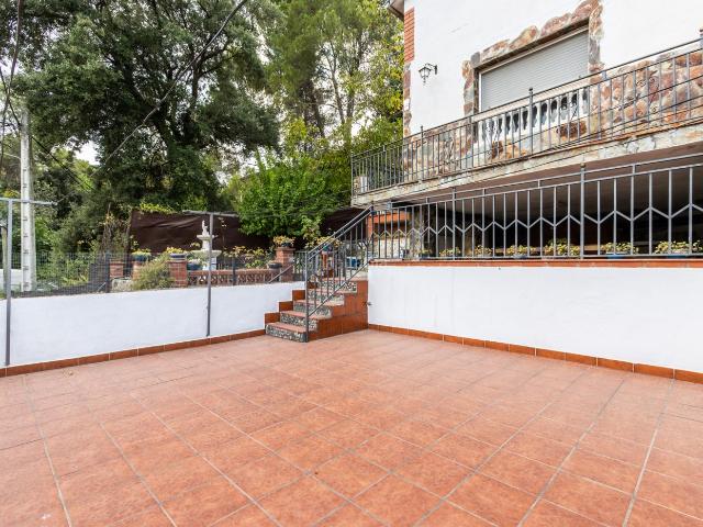 Casa en venta en Vacarisses. EXCLUSIVA CASA CON DOS VIVIENDAS INDEPENDIENTES EN LA URBANIZACIÓN EL VENTAIOL VACARISSES. Casas.