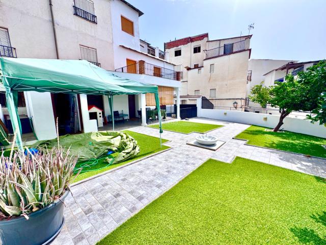 Casa en venta en Válor. ? Vivienda totalmente reformada con jardín en Válor La Alpujarra Lista para entrar a vivir. Casas.