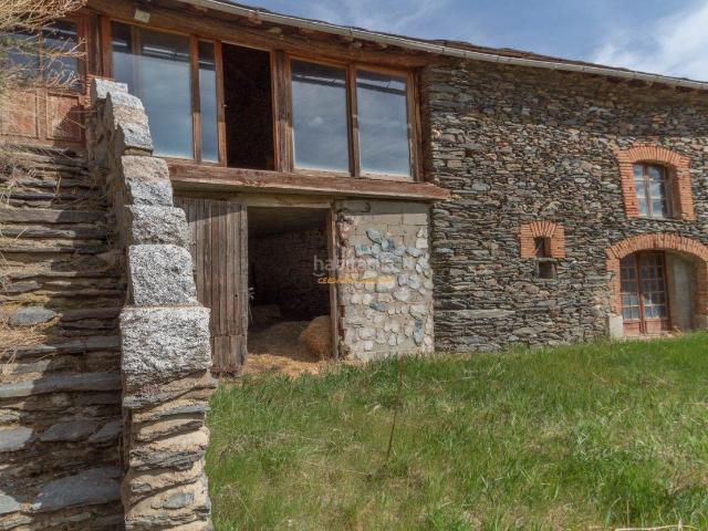 Casa en venta en Valcebollère Pirineos. Conjunto 2 masías de piedra. Casas.