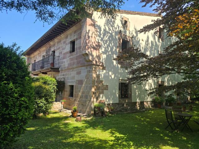 Casa en venta en Valdáliga. CASONA CÁNTABRA DEL SIGLO XVII. Casas.