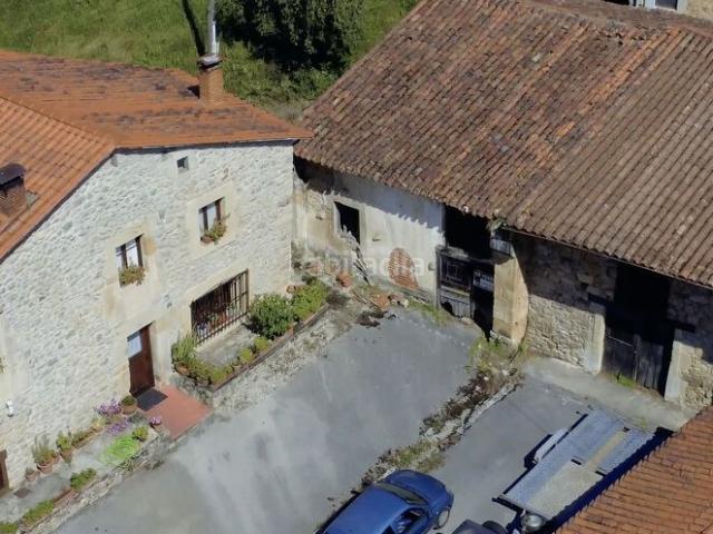 Casa en venta en Valdáliga. CUADRA DE PIEDRA PARA REFORMAR EN MOVELLÁN, CON GRAN POTENCIAL. Casas.