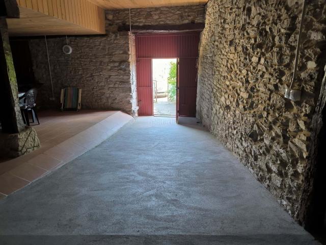 Casa adosada en venta en Valdegovía. Acogedora casa de campo con terraza y vistas al campo en Valdegovía. Ideal para quienes buscan tranquilidad y naturaleza. Casas adosadas.