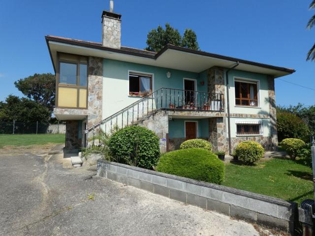 Casa en venta en Valdés. VENTA DE CASA CON PARCELA DE 2222 M2 EDIFICABLE PARA OTRA VIVIVENDA. Casas.