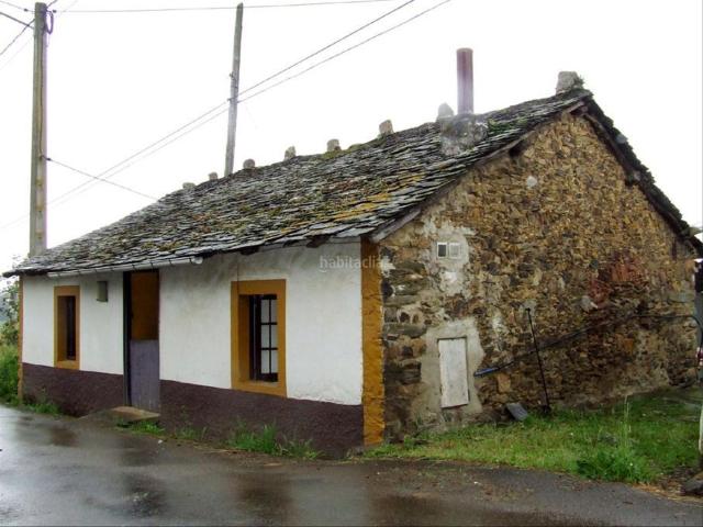 Casa en venta en Valdés. CASA DE PIEDRA CON PATIO, COSTA. Casas.
