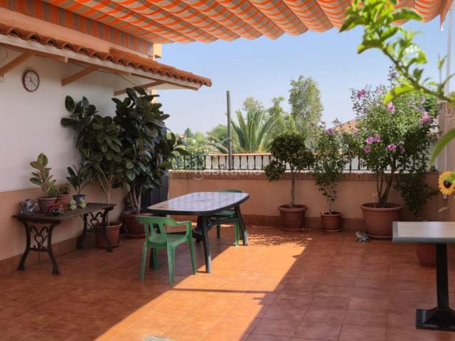 Casa en venta en Valdepeñas. Casa en venta en Nuevo Valdepeñas, 4 dormitorios. Casas.