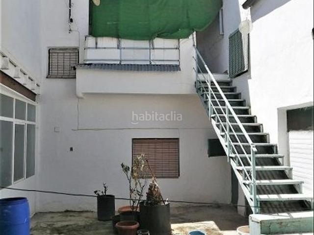 Casa en venta en Valdepeñas. CASA PARA REFORMAR CON FACHADA A DOS CALLES. Casas.