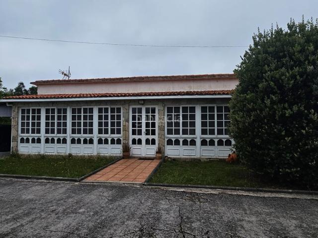 Casa en venta en Valdoviño. 3 VIVIENDAS CON FINCA Y BAJO con OBRADOR PANADERIA. Casas.