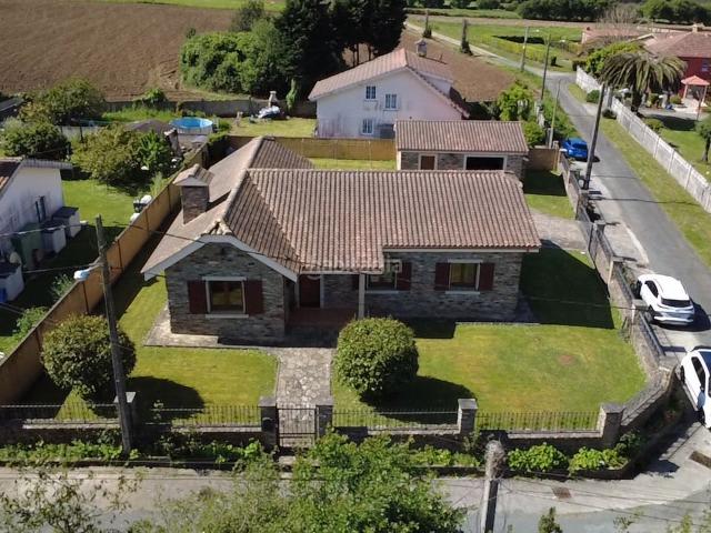 Casa en venta en Valdoviño. Casa unifamiliar en Valdoviño a 5 minutos de la playa y 10 minutos de Ferrol. Casas.