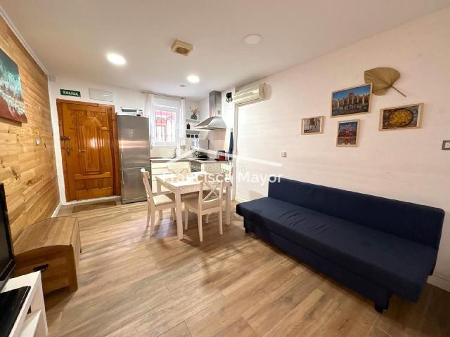 Casa en venta en Valencia, El Cabanyal El Canyamelar. CASA INDEPENDIENTE REFORMADA CON TERRAZA PRIVADA. Casas.