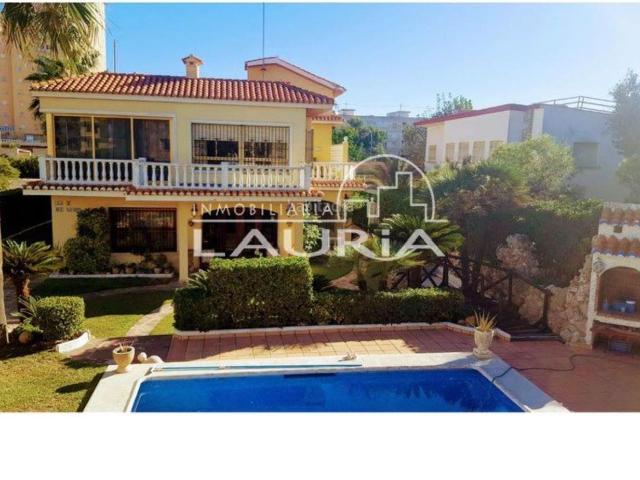 Casa en venta en Valencia, El Perellonet. PRECIOSA VILLA A PIE DE PLAYA EN EL PERELLONET. Casas.