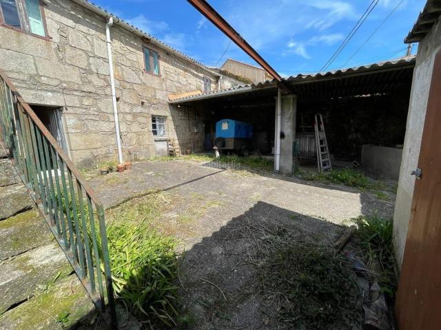 Casa en venta en Valga. Casa para reformar en venta en Valga con terreno de 440 m2. Casas.