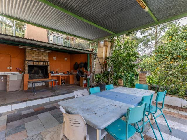 Casa en venta en Vall d´Uixó la. Chalet independiente en terreno rústico con electricidad, terreno y piscina. Casas Vall d´Uixó.