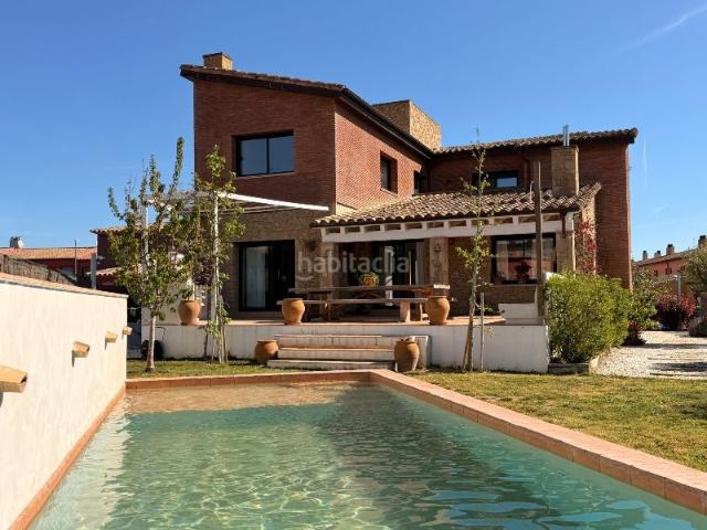 Casa en venta en Vall llobrega Costa Brava. BAIX EMPORDÀ, VALL LLOBREGA, CASA IMPECABLE CON JARDÍN Y PISCINA. Casas.
