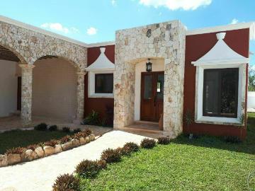 CASA EN VENTA EN VALLADOLID, PRIVADA FINCAS LOS ÁLAMOS, MODELO TICUL, A 12 MESES