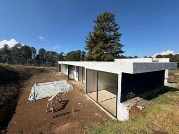 CASA EN VENTA EN VALLE DE BRAVO