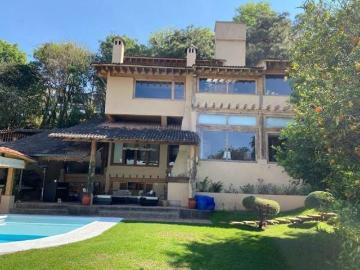 CASA EN VENTA EN VALLE DE BRAVO