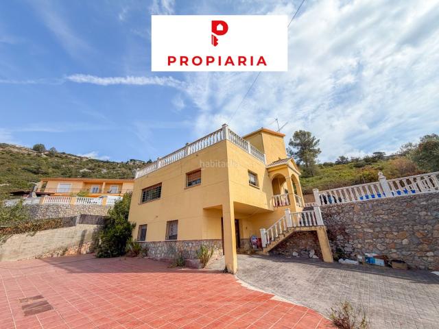 Casa en venta en Vallirana. AMPLIA CASA CON VISTAS DESPEJADAS. Casas.