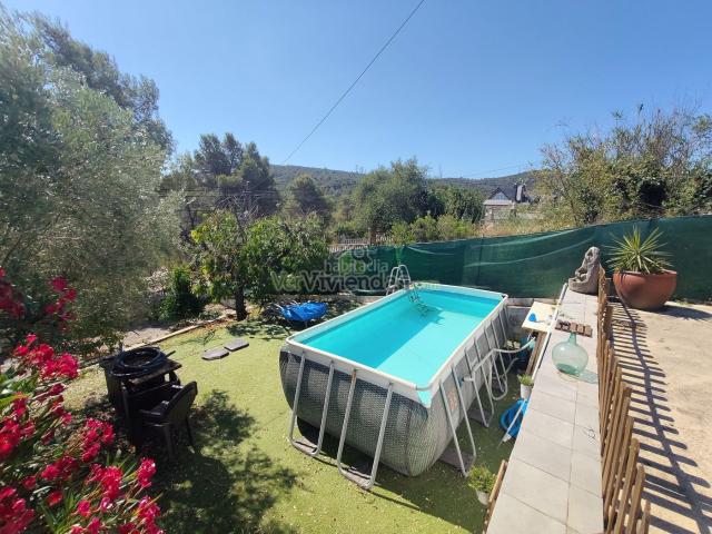 Casa en venta en Vallirana. Bonita casa con gran parcela. Casas.