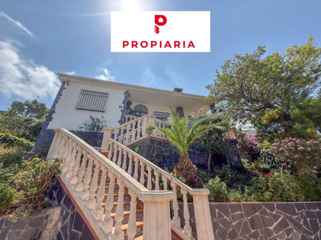 Casa en venta en Vallirana. CASA EN UN PLANTA CON PISCINA Y JARDÍN. Casas.