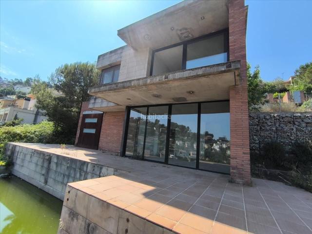 Casa en venta en Vallirana. Casas.