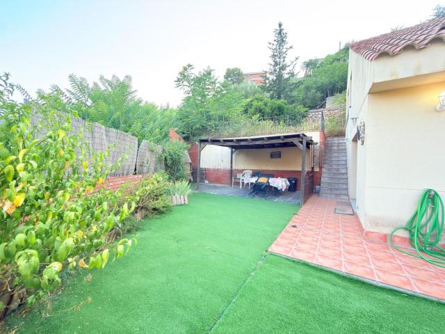 Casa en venta en Vallirana. Casas.